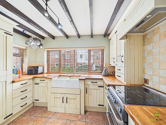 3 Bedroom Detached House For Sale In East Street, Bexleyheath, Kent, DA7