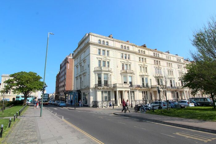 2 Bedroom Flat To Rent In Palmiera Square, Hove, BN3