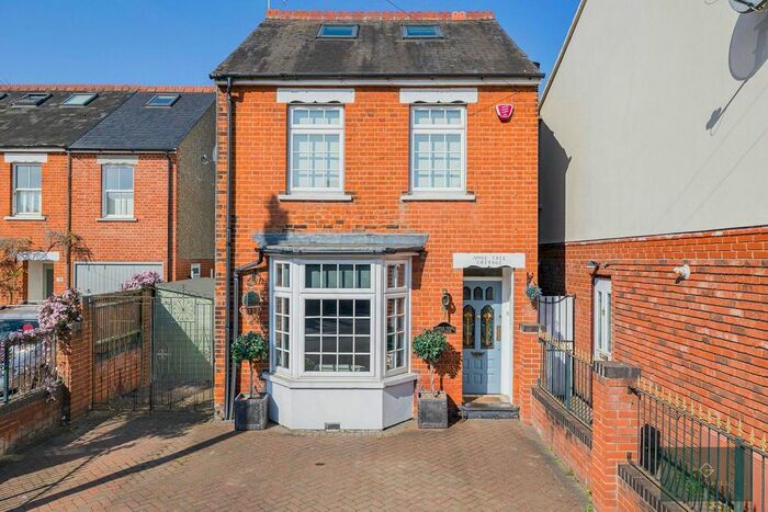 5 Bedroom Detached House For Sale In Stanstead Road, Hoddesdon, EN11