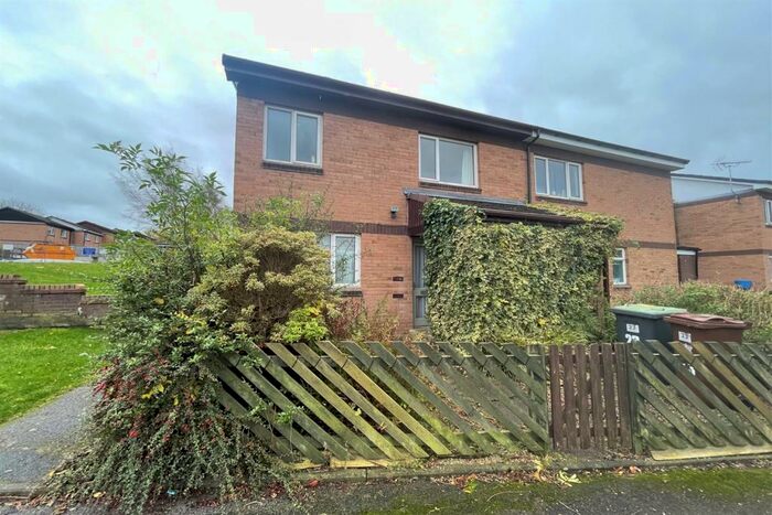 2 Bedroom Terraced House To Rent In Riber Bank, Glossop, SK13