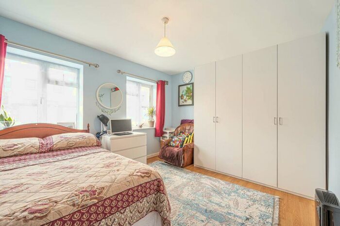 2 Bedroom Flat To Rent In High Road, Finchley, London, N12