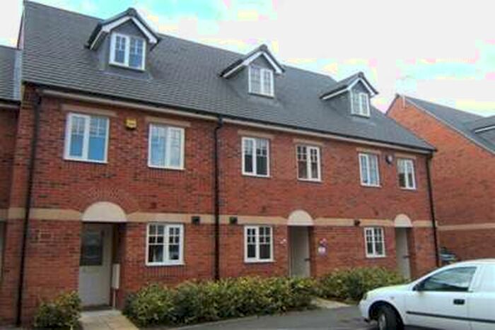 3 Bedroom Town House To Rent In Caroline Court, Burton Upon Trent. DE14