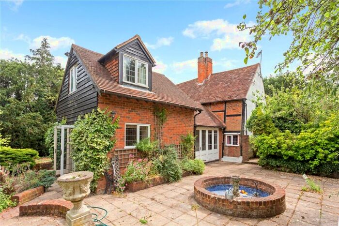 4 Bedroom Cottage To Rent In Cocks Lane Bracknell, RG42