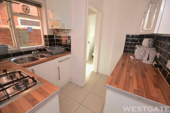 3 Bedroom Terraced House To Rent In Pitcroft Avenue, Reading, RG6