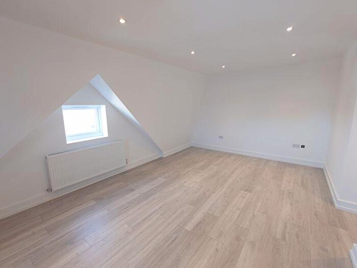 1 Bedroom Flat To Rent In Coulsdon Road, Caterham, CR3