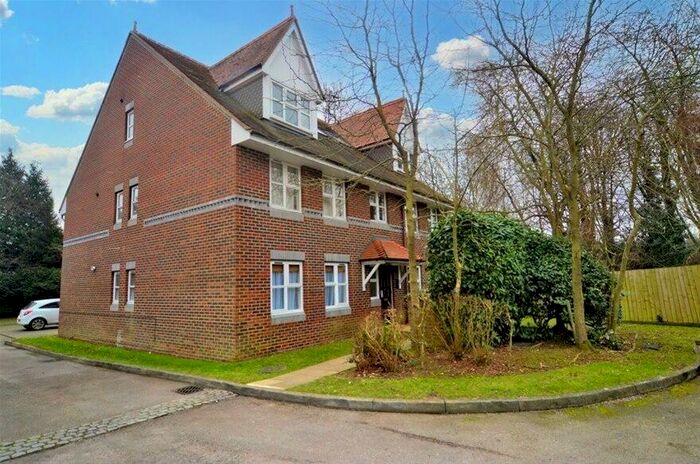 2 Bedroom Flat To Rent In The Brambles, St Albans, AL1