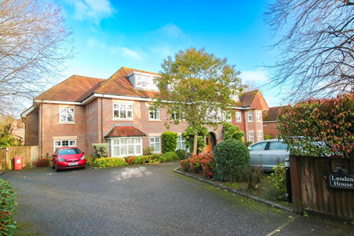 2 Bedroom Apartment For Sale In Rectory Road, Wokingham, RG40
