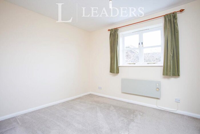 2 Bedroom End Of Terrace House To Rent In Woking, Surrey, GU21