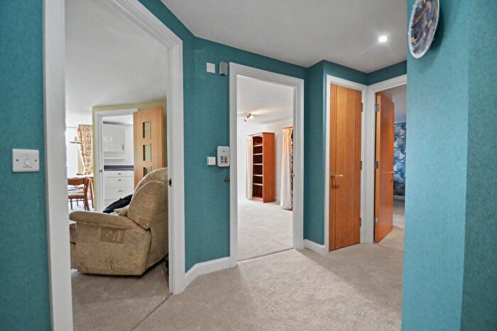 2 Bedroom Flat For Sale In Broadstone, BH18 - Photo 8
