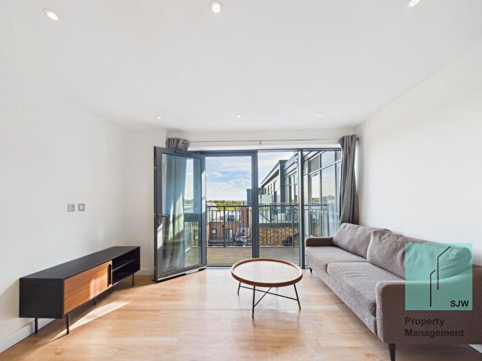 2 Bedroom Flat To Rent In Beaufort Square, Fermont House, NW9