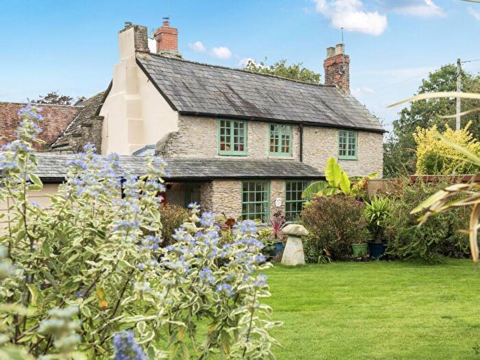 2 Bedroom Link Detached House For Sale In Alweston, Sherborne, Dorset, DT9