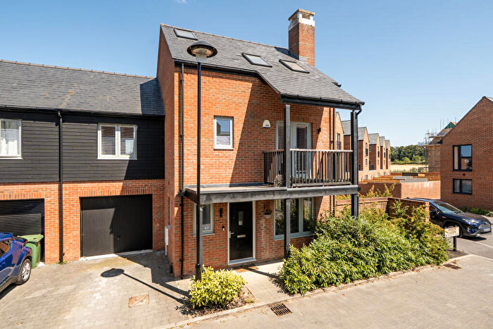 4 Bedroom End Of Terrace House For Sale In Wakelin Gardens, Winchester, SO22