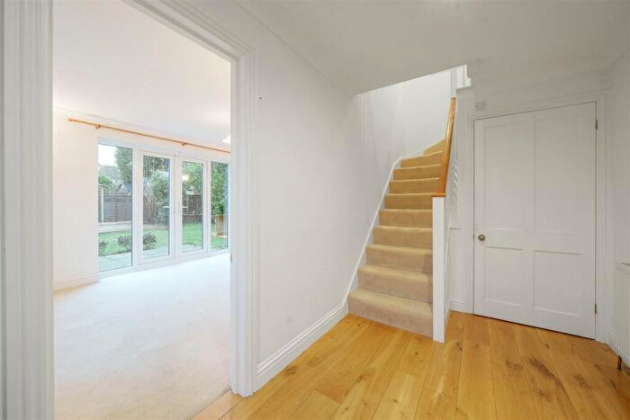 3 Bedroom Detached House For Sale In Dorking Road, Tadworth, KT20