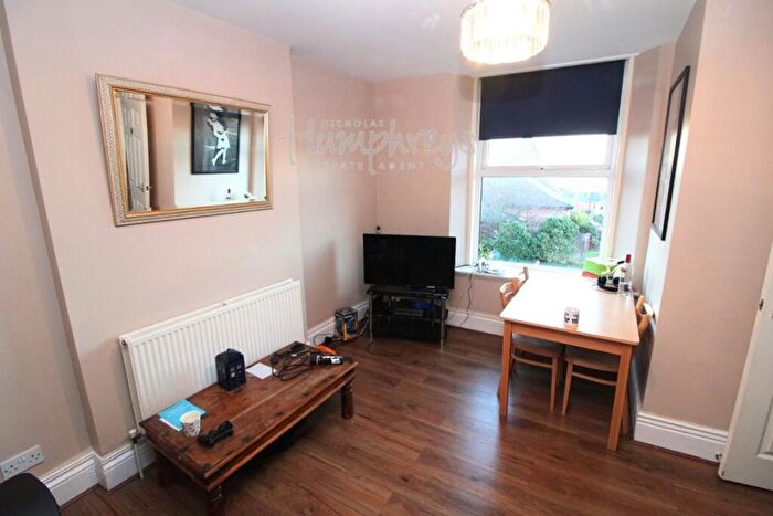 4 Bedroom Flat To Rent In Flat, Pickmere Road, S10