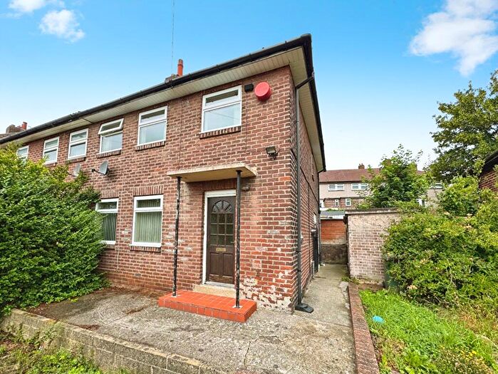 3 Bedroom Semi-Detached House To Rent In Crossfields, Huddersfield, West Yorkshire, HD5