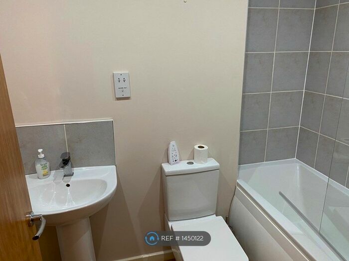 1 Bedroom Flat To Rent In Martins Mill, Halifax, HX1