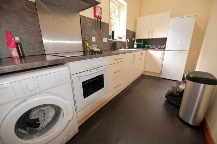 2 Bedroom Flat To Rent In Low Close Dwellings, Flat, LS2