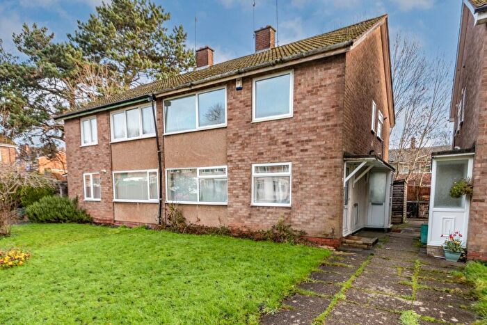 2 Bedroom Maisonette For Sale In Lomaine Drive, Birmingham, West Midlands, B30