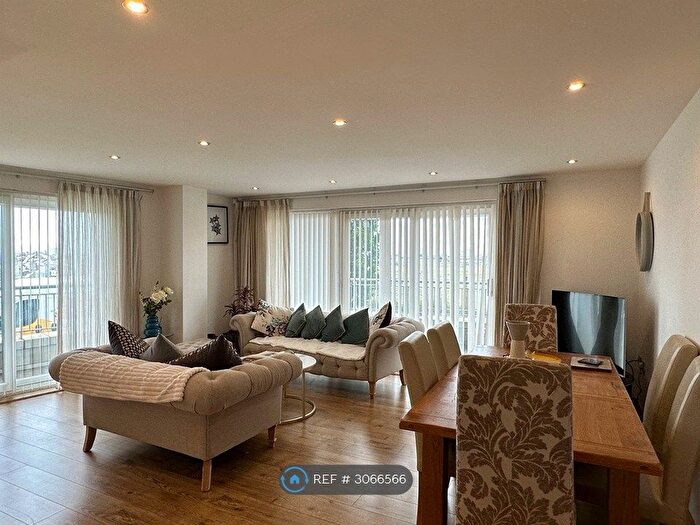 3 Bedroom Flat To Rent In Hesperus Broadway, Edinburgh, EH5