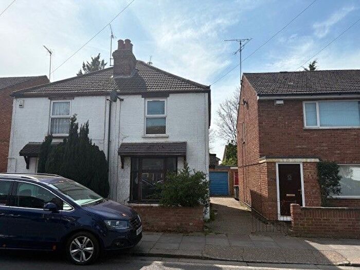 2 Bedroom Semi-Detached House To Rent In Dordans Road, Leagrave, Luton, LU4