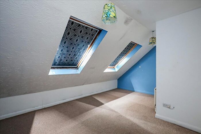 1 Bedroom Flat To Rent In Godolphin Place, Acton, W3