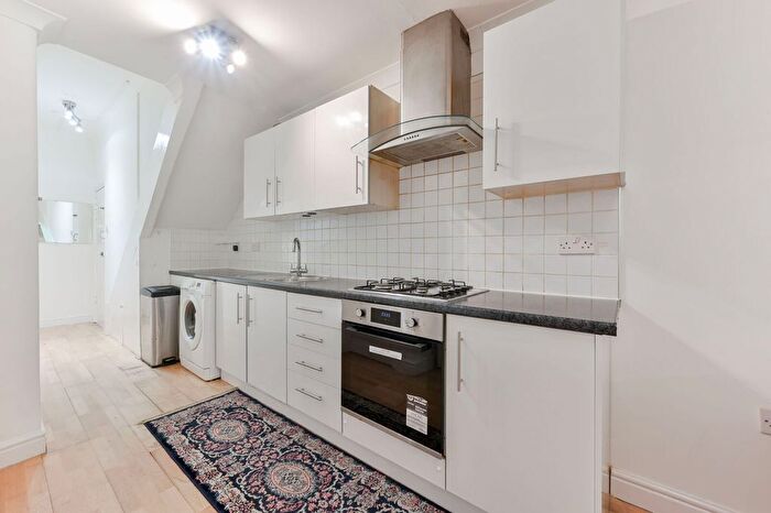 2 Bedroom Flat To Rent In Ground Floor Flat, Acton, London, W3