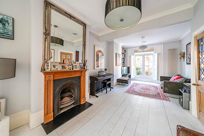 3 Bedroom Terraced House For Sale In De Beauvoir Road, London, N1