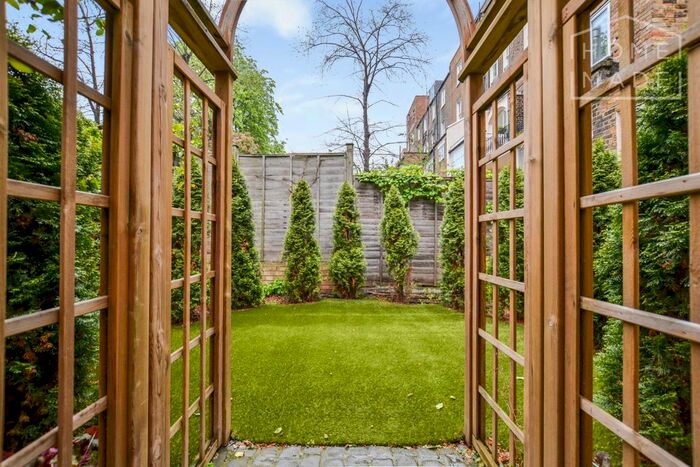 Studio To Rent In Penywern Road, Earl's Court, London, SW5