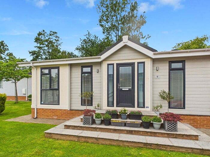 2 Bedroom Mobile/park Home For Sale In Mickley Lane, Stretton, Alfreton, DE55