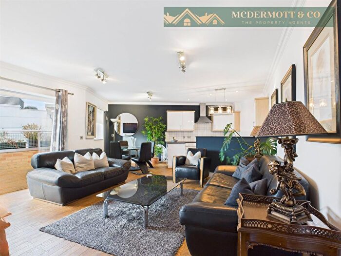 3 Bedroom Flat For Sale In The Atrium Penthouse, Whitefield, M45