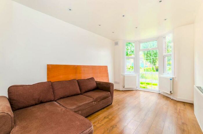 1 Bedroom Flat To Rent In Sidney Road, Forest Gate, London, E7