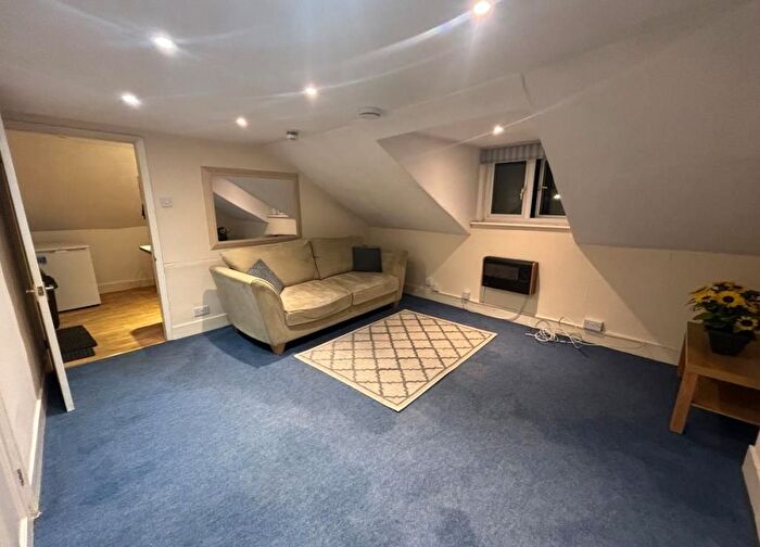 1 Bedroom Flat To Rent In Russell Street, Reading, RG1