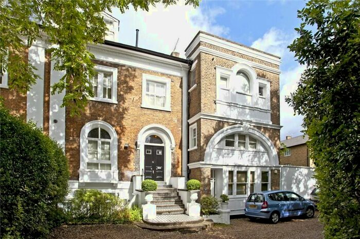 2 Bedroom Flat To Rent In Castelnau, London, SW13