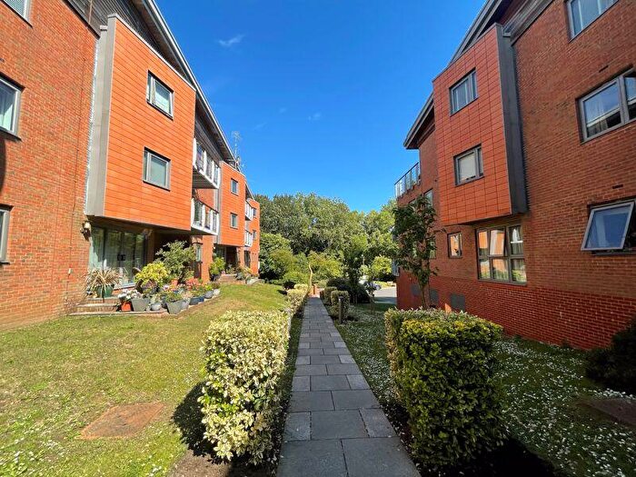2 Bedroom Apartment To Rent In Park View Road, Hove, BN3