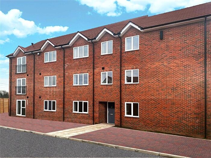 2 Bedroom Flat For Sale In Coudray Mews, Padworth, RG7