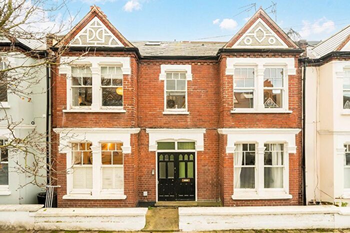 2 Bedroom Flat To Rent In Treport Street, Earlsfield, SW18