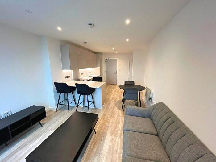 2 Bedroom Apartment To Rent In Fif Queen Street, Manchester, TY5