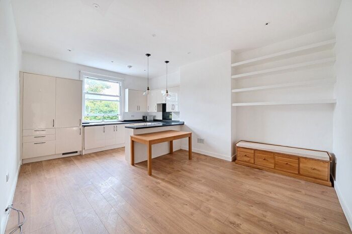 2 Bedroom Flat For Sale In Lambert Road, London, SW2