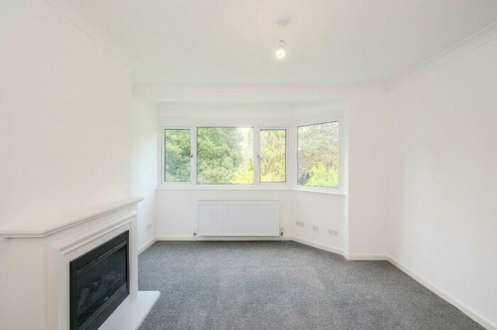 2 Bedroom Maisonette To Rent In Westview Drive, Woodford Green, Essex, IG8