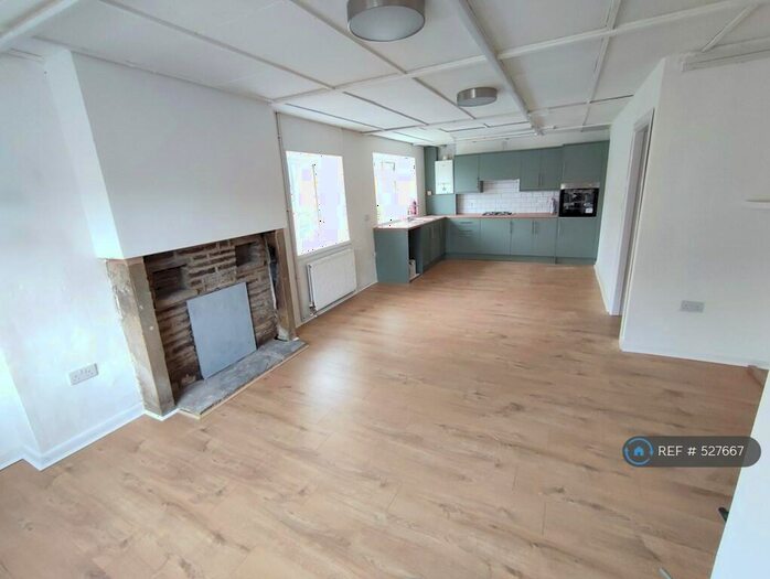 2 Bedroom Flat To Rent In Calverley, Pudsey, LS28