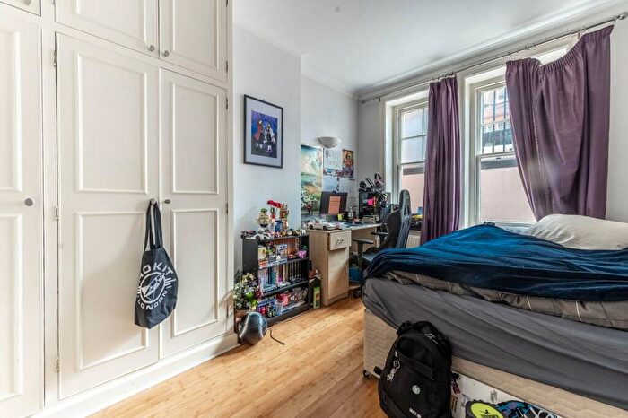 2 Bedroom Flat To Rent In Park Walk, Chelsea, London, SW10