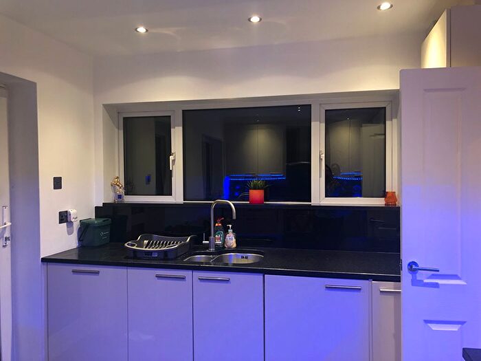 3 Bedroom Semi-detached House To Rent In Hillview Gardens, North Harrow, HA2