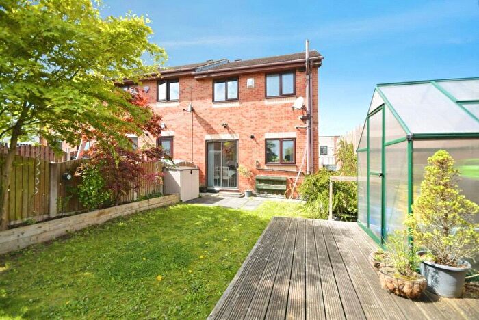 3 Bedroom End Of Terrace House For Sale In Old School Drive, Sheffield, S5