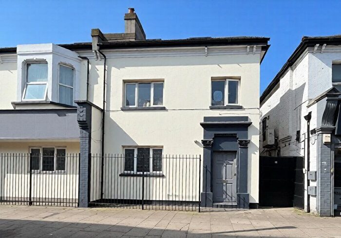 5 Bedroom Semi-Detached House For Sale In Brownhill Road, Catford, London, SE6