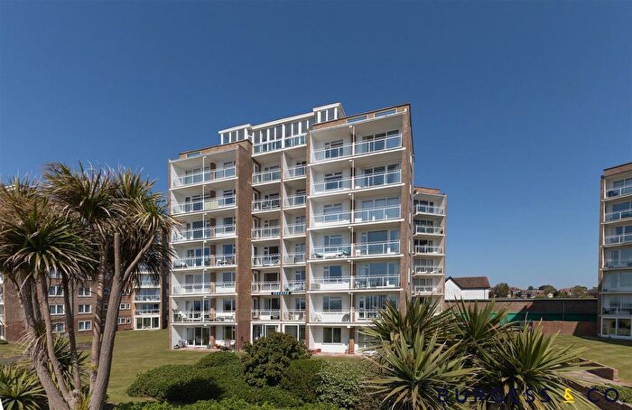 2 Bedroom Flat For Sale In West Parade, Bexhill-On-Sea, TN39