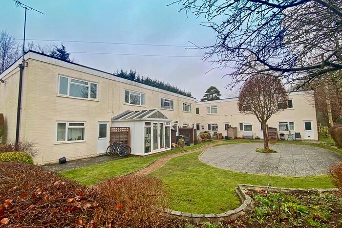 1 Bedroom Flat For Sale In Mongewell, Wallingford, OX10