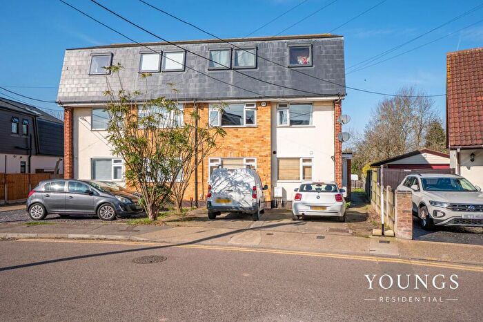 2 Bedroom Flat For Sale In Brook Road, Benfleet, SS7