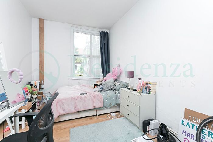 4 Bedroom Terraced House To Rent In Park Avenue, Mitcham, CR4