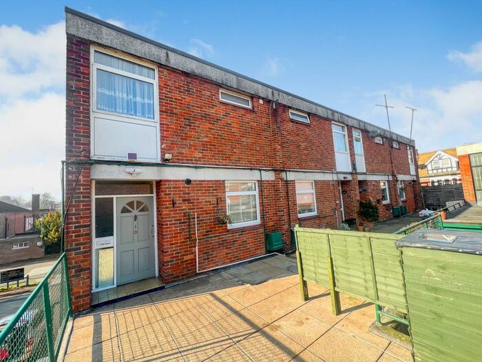 2 Bedroom Flat To Rent In Arden Grove, Harpenden, AL5