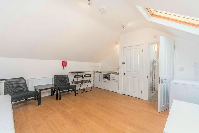 Studio To Rent In Harrow Road, Maida Vale, London, W10